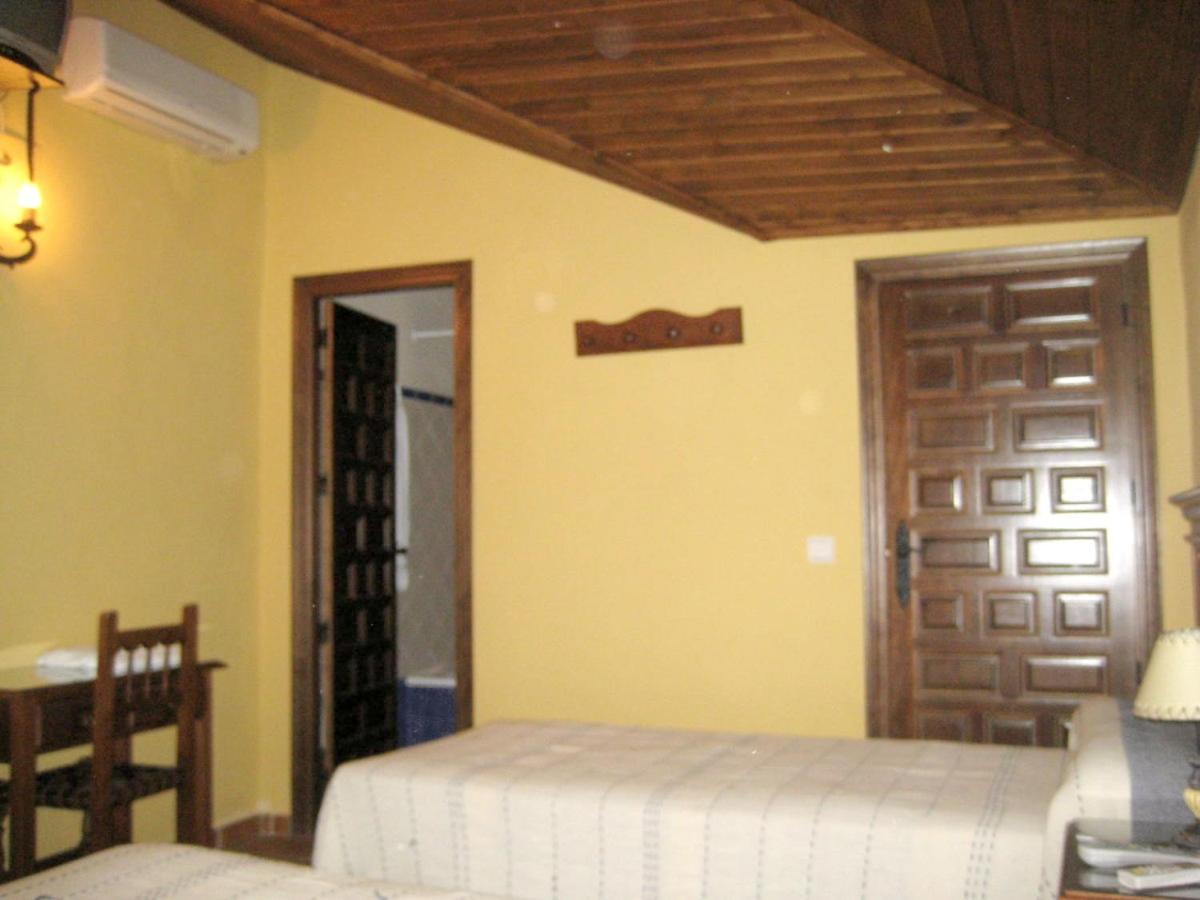 Charming House In Hornachuelos With Shared Pool Ngoại thất bức ảnh